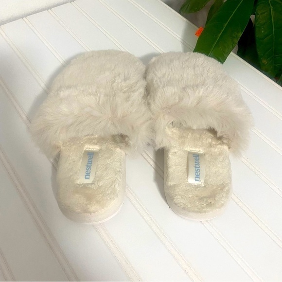 Nestwell Women’s Slippers Small 5/6 Cozy Teddy Sherpa Ivory White Memory Foam - Picture 2 of 7